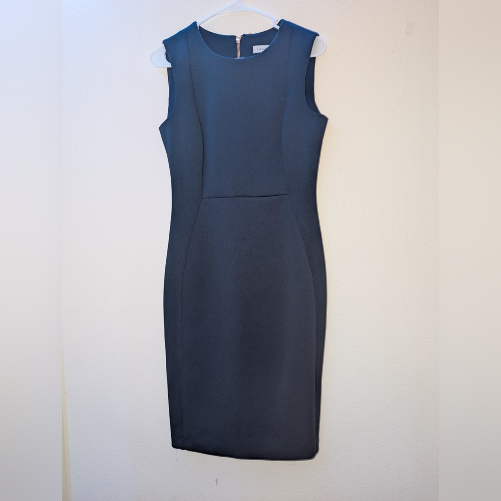 Like New Calvin Klein SIZE 8 Elegant Navy Sleeveless Dress
